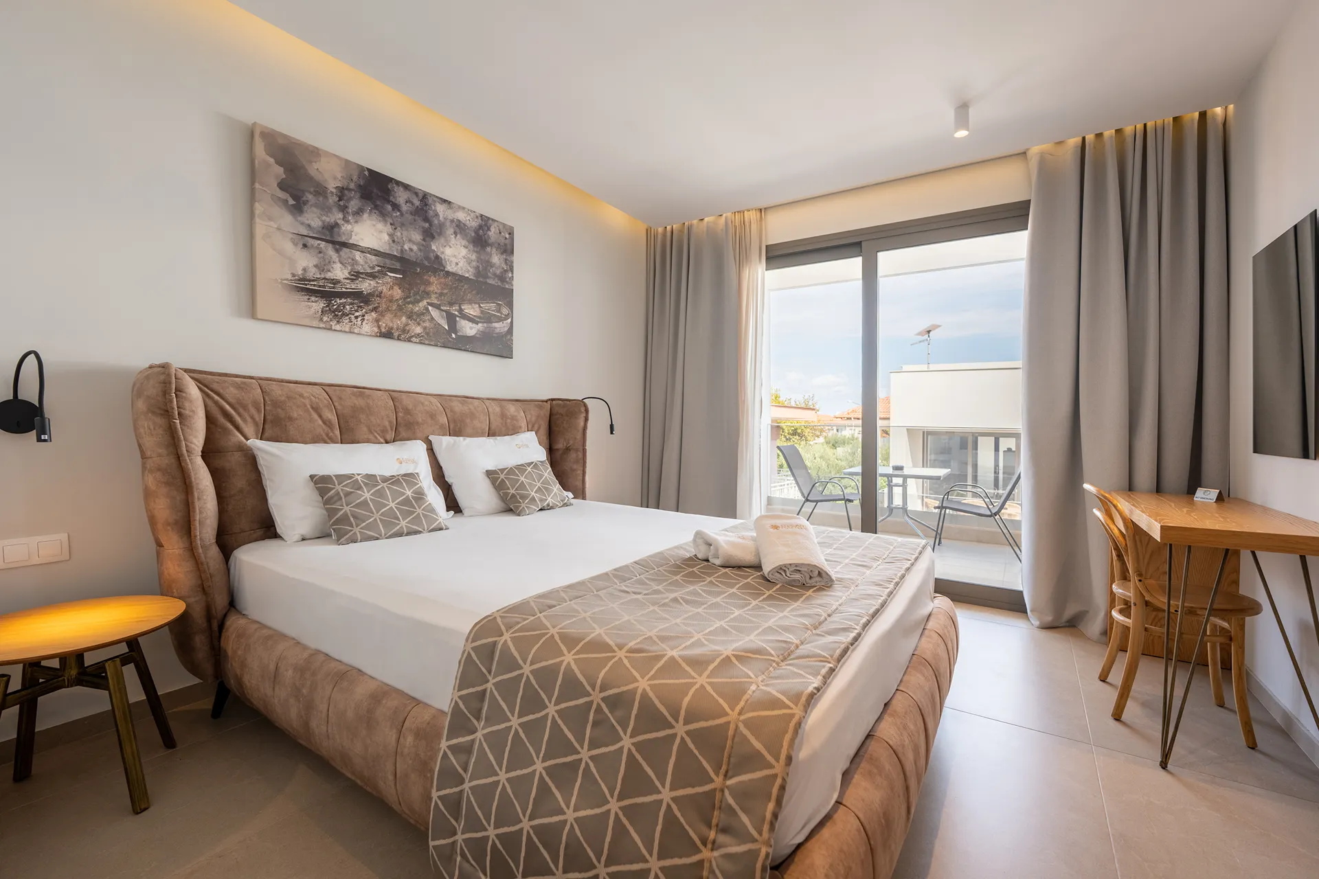 Tiara Holidays - Elegant Maltepe - Double Room with Pool View - bedroom